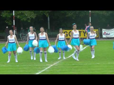 cheerleadreki przed meczem Mazur Gostynin - KS Łomianki