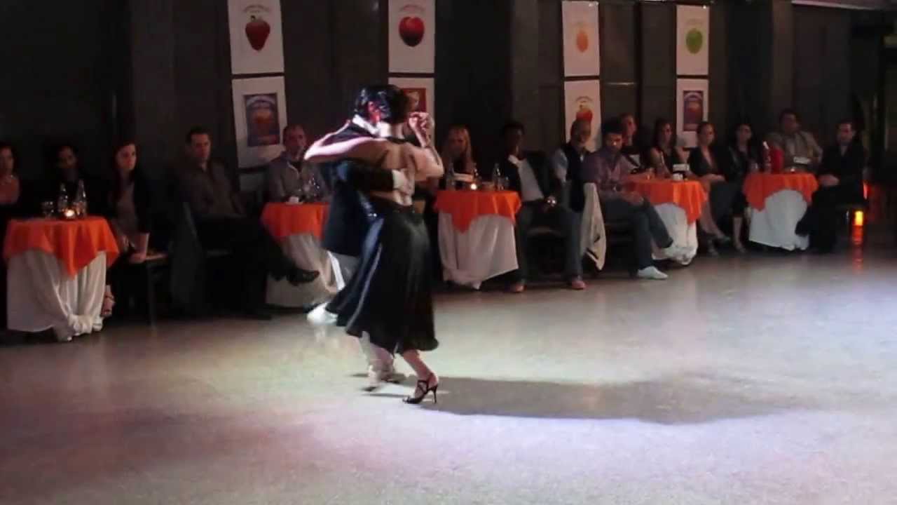 Edison Chaves y Tatiana Lopez - milonga de meta fierro - Juan D´Arienzo - Fruto Dulce 3/4