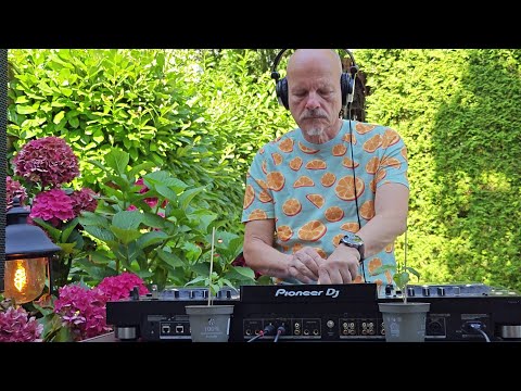 Chill  Garden Corner - Hypnotic Techno Garden Set - Very relaxed, hypnotic, and driving