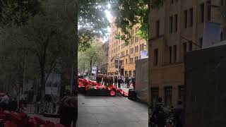 シドニー在住のDoraです。11月11日　金曜日　マーティンプレイスで戦争追悼式が行われていました🇦🇺シドニーで散歩中に遭遇