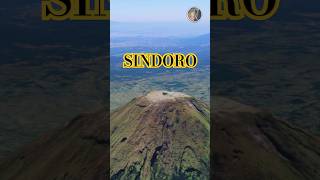 Download lagu A Glimpse of the Peak of Mount Sindoro in Central Java #shorts #mountsindoro #centraljawatengah mp3