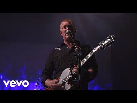 Queens Of The Stone Age - Little Sister (Live on Letterman)