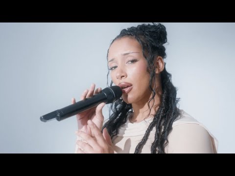 Naomi Sharon - Definition Of Love (Live Performance)