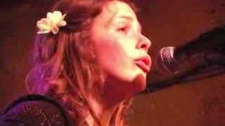 Daisy May sings &quot;Heartsong&quot;