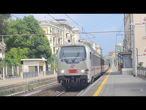 IC 510 Salerno - Torino Porta Nuova in transito a Genova Quinto al Mare