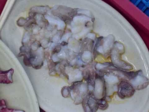 Eating Moving Octopus Tentacles in Korea