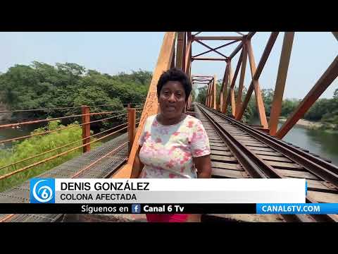 Video: Habitantes de Medellín de Bravo cruzan por vías del tren ante falta de un puente vehicular