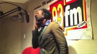Aloe Blacc Performs &quot;Politician&quot; Live @ Seattle&#39;s Kube 93