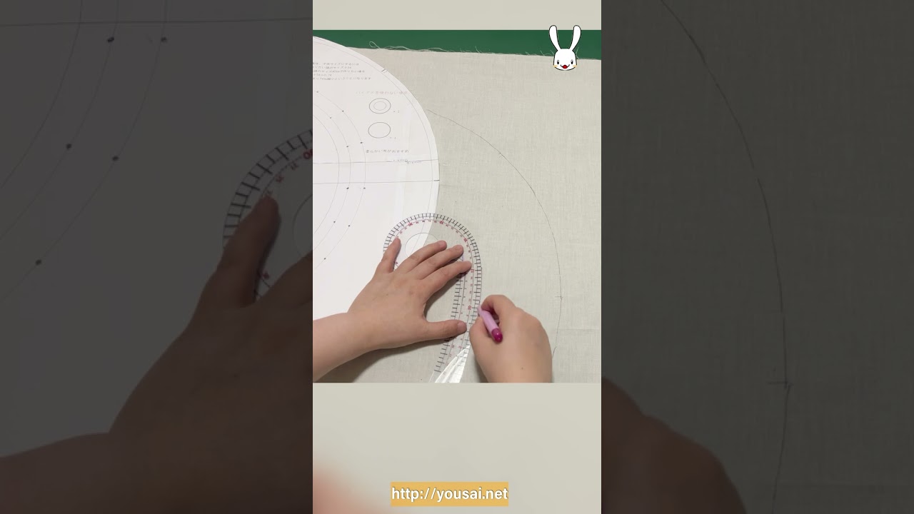 布に曲線をキレイに描くカーブ定規の使い方