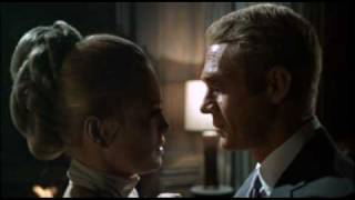 Стив  Маккуин и Данауэй в фильме "Афера Томаса Крауна"