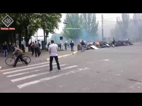 Mariupol. Tanks Thru Block-Post. 09.05.2014 (Victory Day)