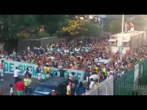 "Los de siempre Oriente Petrolero un carnaval" Barra: Los de Siempre • Club: Oriente Petrolero