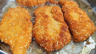 שניצל  קריספי בטעם צ'יפס Crispy schnitzel flavored with chips מטבח בקלי קלות ליהי קרויץ (ליהי קרויץ - מטבח בקלי קלות) - התמונה מוצגת ישירות מתוך אתר האינטרנט יוטיוב. זכויות היוצרים בתמונה שייכות ליוצרה. קישור קרדיט למקור התוכן נמצא בתוך דף הסרטון