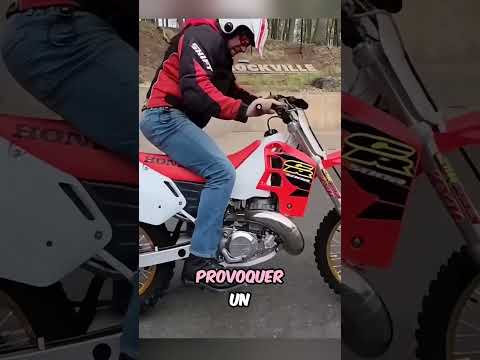 Ce Motard A Démarré La Moto À La Main Mais Quelles Voitures Et Quelle Moto Respect