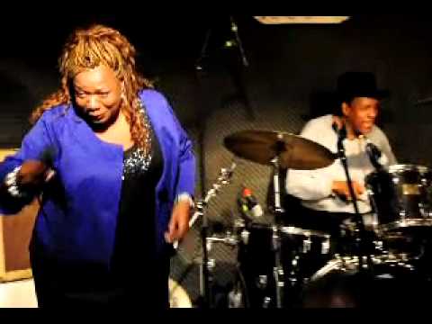 Zora Young at the Banana Peel Okinawa Soul and Blues Black Music Festival Preview.flv