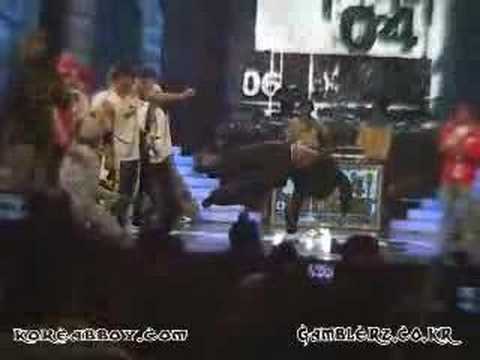 B-Boy Junior one hand stand