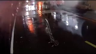 前面送瓦斯的拖車忘了拿，我先幫你放在路邊 你在慢慢找不然太危險了