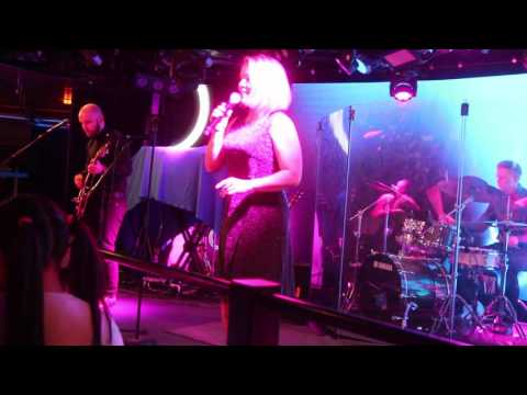 Heidi Pakarinen ja Karavaani - Kuningaskobra @ Viking Mariella 5.1.2016