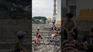 Download lagu If you guys ride bikes like this, why not put on a helmet to ride with #shorts #funny #funny mp3