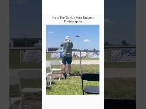 He is the worlds most unlucky photographer 🤣