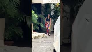 Download lagu Kim Sharma spotted at Bandra mp3