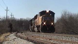 preview picture of video 'BNSF Mixed Freight in Quincy, IL 12/11/09 with Another Awesome Lashup'