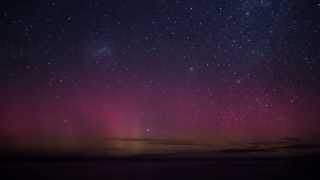 preview picture of video 'Aurora Australis Timelapse from Wellington. June 29th 2013'