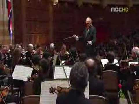 NY Philharmonic performs Arirang in N. Korea