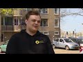 Links! Rechts! Reinier geeft fitnessles vanuit een zwevend bakje