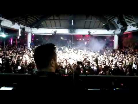 Carl Bee Playing Drag n Drop at GRINGOS Uno, Malta - Summer 2019