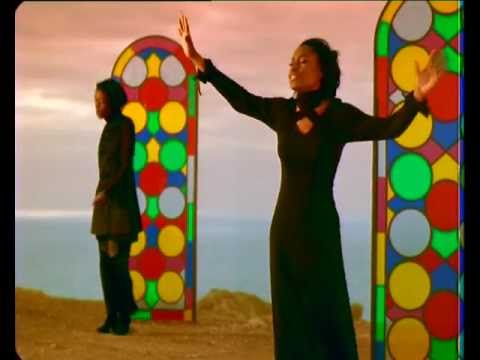 Native - Tu planes sur moi (Official Music Video)