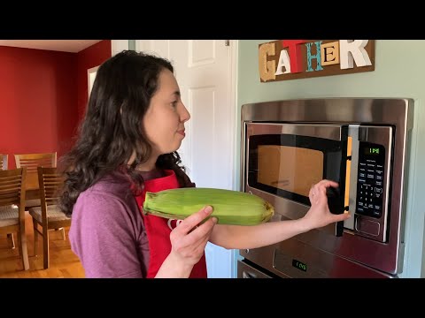 How To Microwave Corn On The Cob In Husk