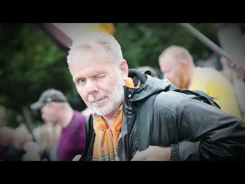 Take Me to Church framförd av Oskar Ekholm på Anders Spegels begravning