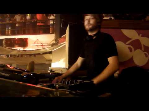 Mathias Kaden shakes it @ Vagabundos, Pacha, Ibiza - 21/08/2011