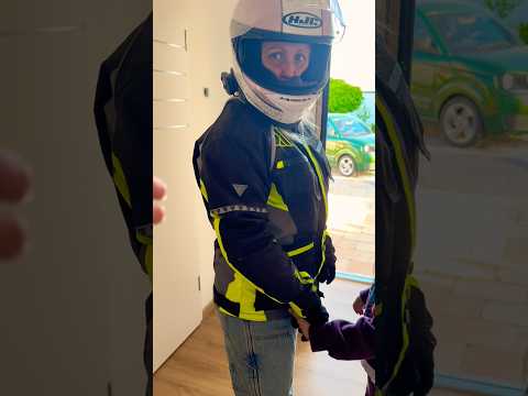 Nicki‘s erste Fahrt auf dem Motorrad oder kneift sie doch?!🙈#unterhaltung#motorrad #couple #family