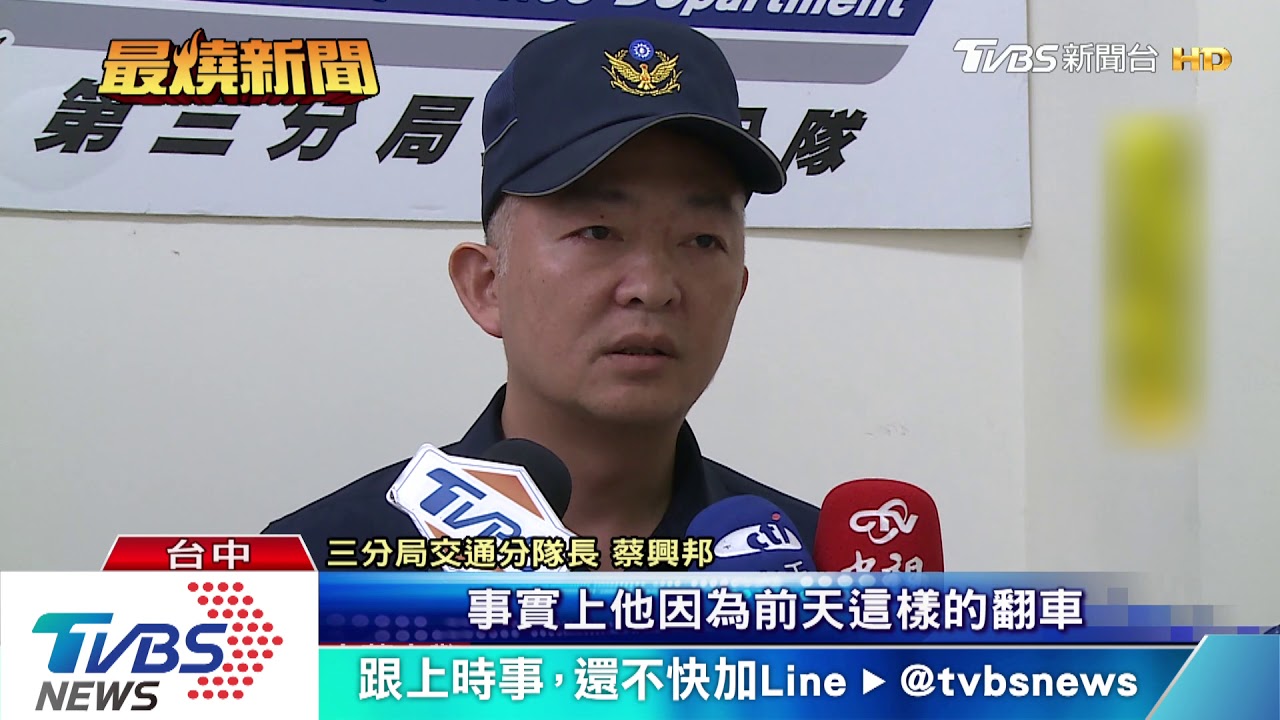 男騎士自撞側翻　滾地2圈半起身竟落跑
