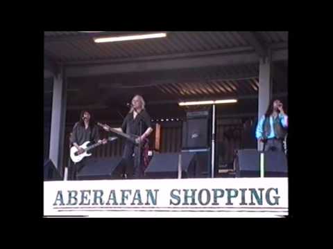 Dreamthief,  live at Port Talbot, supporting "Wishbone Ash" (odd video-clips)