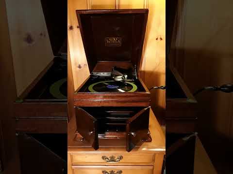 Between A Kiss And A Sigh (Arthur Johnston-John Burke) Bing Crosby With John Scott Trotter ---