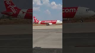 Airbus A320 air Asia วิ่งบนรันเวย์ สนามบินบุรีรัมย์