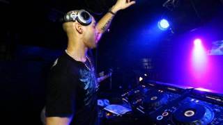 Michael Woods - Airborne (Original Mix)