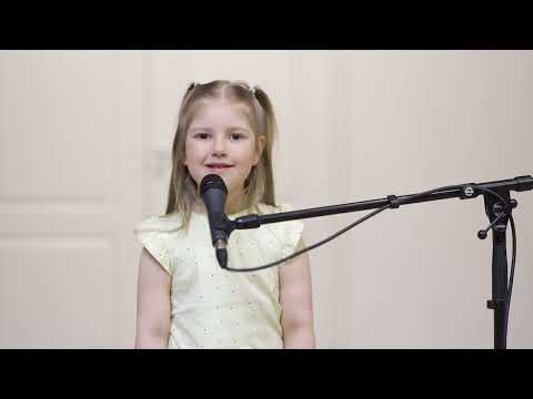 Kadi Karotamm - Väikeste tüdrukute väikesed asjad