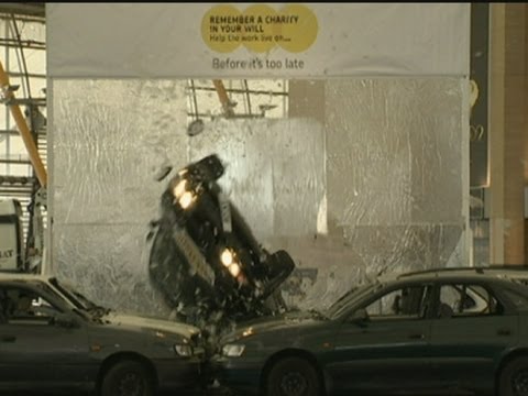 DAREDEVIL STUNT - James Bond world record smashed