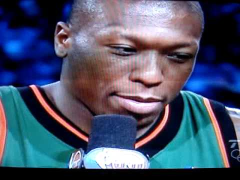 immagine di anteprima del video: Nate Robinson wins NBA slam dunk 2009