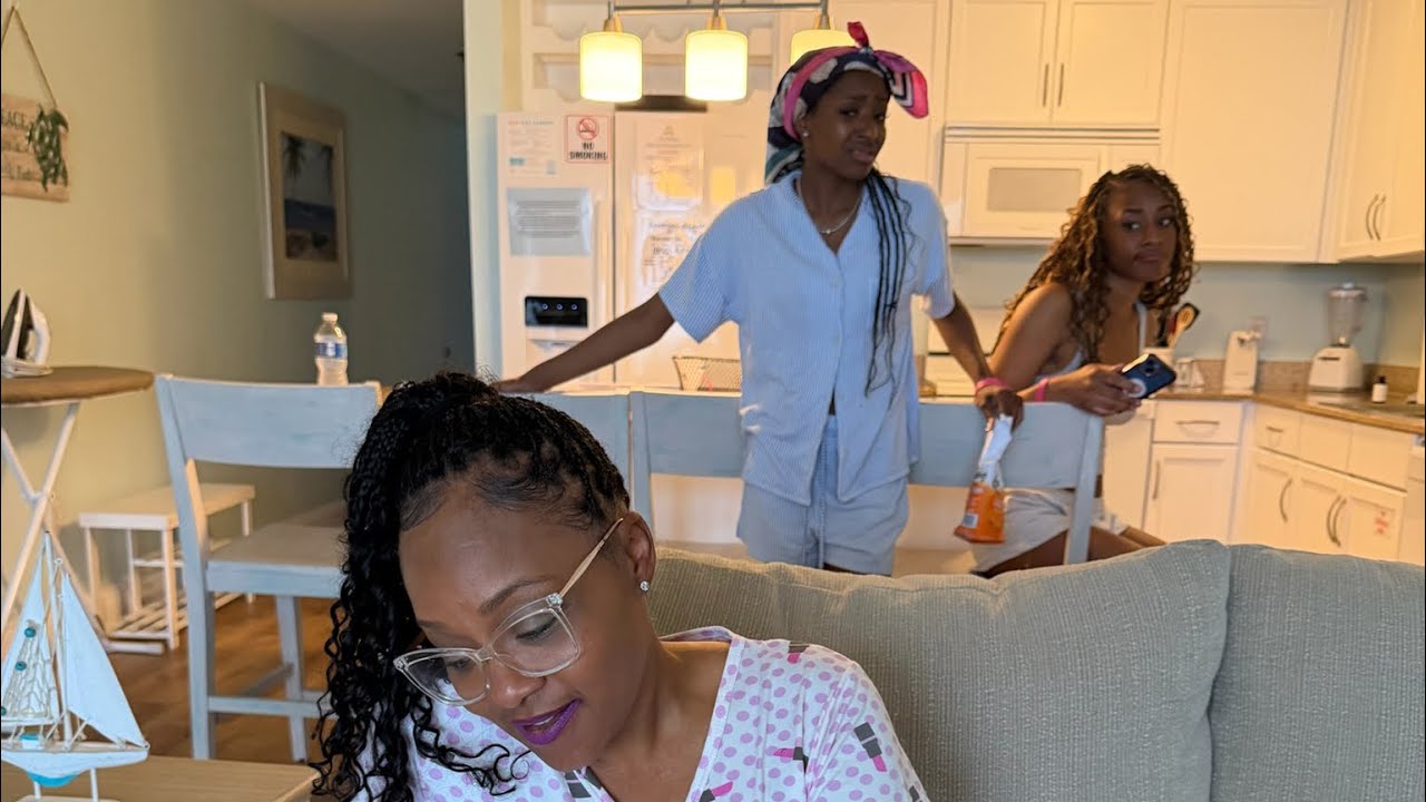 Bethany is on the phone with Dutchess and Brooke checks her auntie for keeping Bethany in the loop