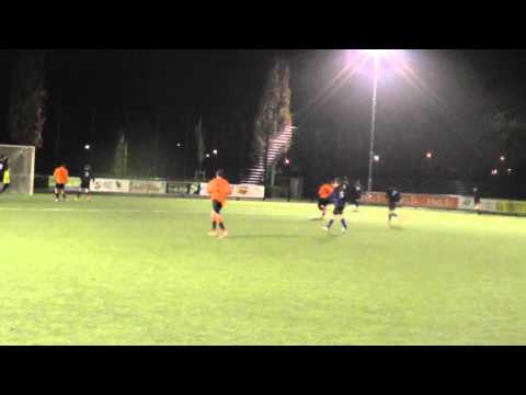 12 dec 2015 PVC A1 - VV De Meern A2 com 1-5  er wordt bij vlagen lekker getikt