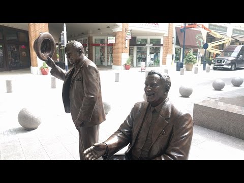 Winston Churchill and Franklin D. Roosevelt statues by Ivan Schwartz in National Harbor, Maryland