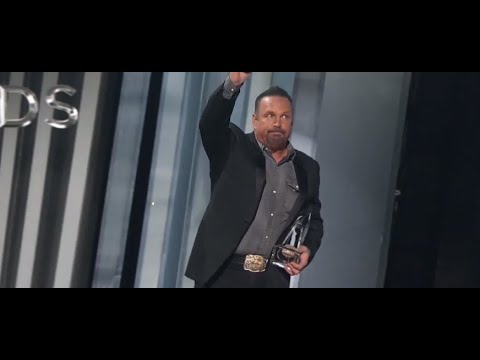 Garth Brooks making announcement on Facebook