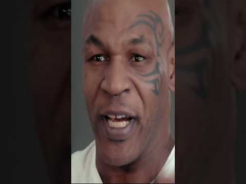 When Roberto Duran saw a 17 year-old Mike Tyson in the crowd before fighting Davey Moore #Boxing