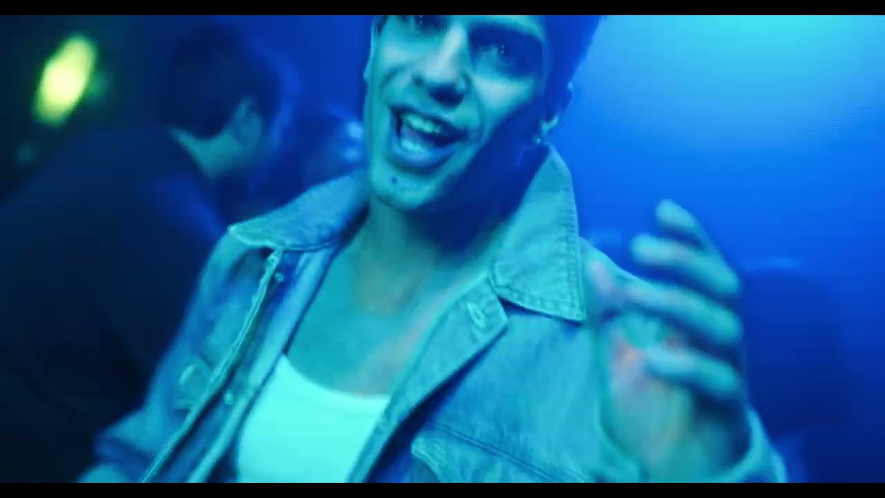 Estenez Music De Noche Sin Ex music video by Estudio Zoe