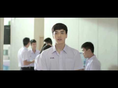 ลมพิษหรือแผลเปื่อยในอ้อมแขนของเธอ โรคสะเก็ดเงินในช่องหู